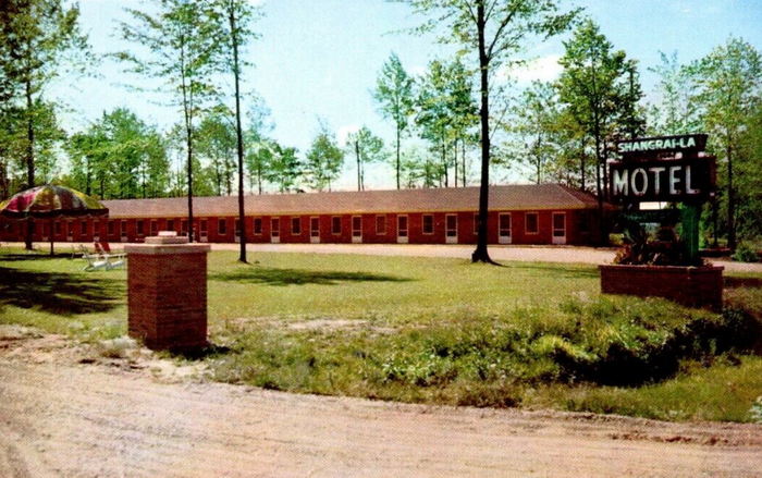 Shangrai-La Motel (Saugatuck Retro Resort) - Old Postcard